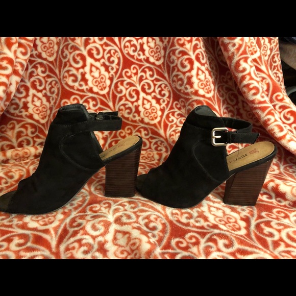 Heels - Picture 4 of 4